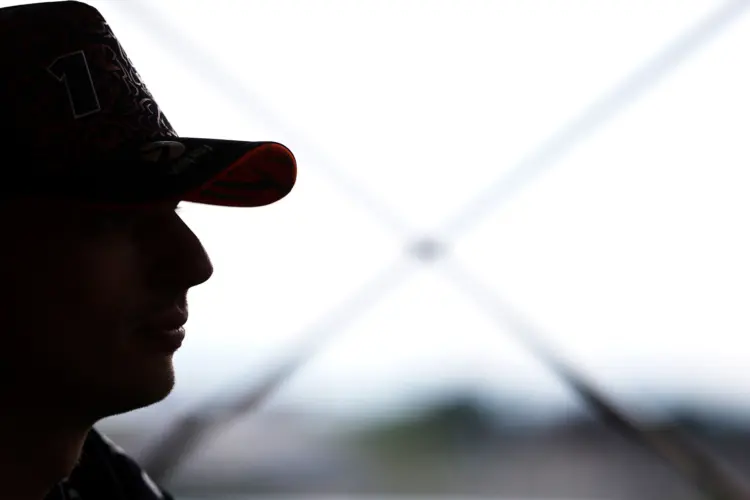 Mi áll jelenleg Verstappen Mercedeshez való átigazolásának útjában?