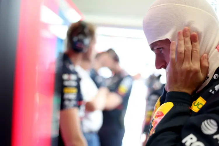 Verstappen reagált a Mercedes látványos érdeklődésére
