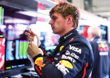 Nem Russell helyére, hanem mellé érkezhet Verstappen