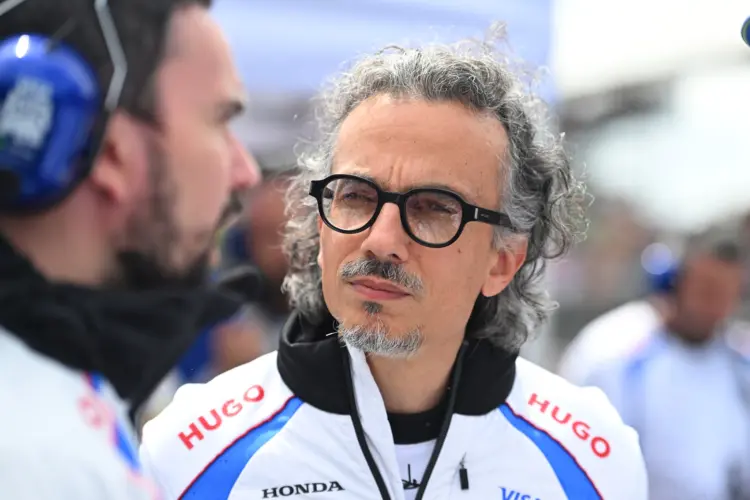 Ki az a Laurent Mekies? A Red Bull új csapatfőnöke pontot szerzett Baumgartner Zsolttal