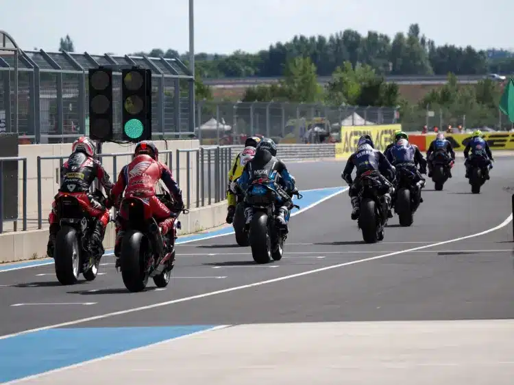 Dicséretek és valóra vált álmok a World Superbike első napján