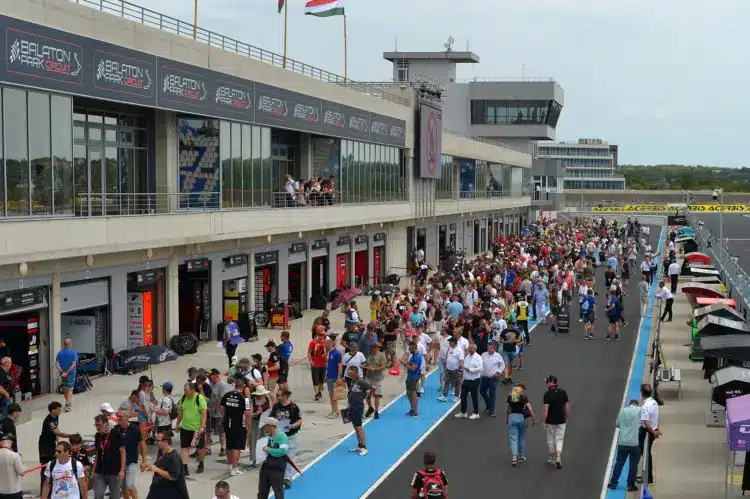 Domináns favoritok és nagyszerű élmények a Superbike első hazai versenyein