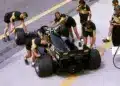 Hungaroring 1986, Magyar Nagydíj, Johnny Dumfries autóját tolják vissza a boxba
