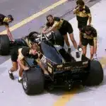 Hungaroring 1986, Magyar Nagydíj, Johnny Dumfries autóját tolják vissza a boxba
