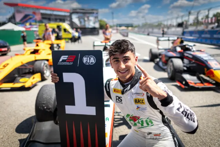 Álmoskás szombat, pörgős vasárnap: Ilyen volt a brit F3-as hétvége