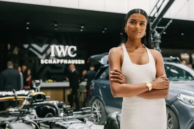 A Bridgerton család színésznője is szerepelt volna az F1 filmben, de végül kivágták – mármint a jelenetét