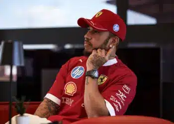 Bernie Ecclestone szerint Lewis Hamiltonnak azonnal vissza kell vonulnia