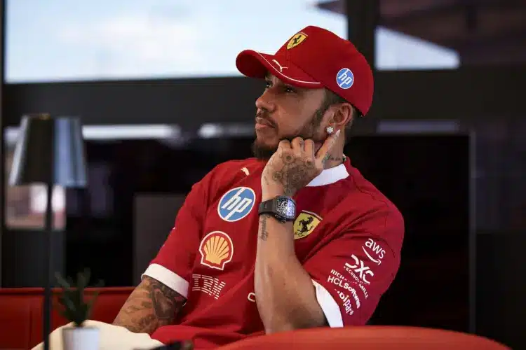 Bernie Ecclestone szerint Lewis Hamiltonnak azonnal vissza kell vonulnia