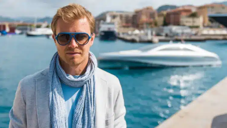Már a csatornát támadják Rosberg pimasz kérdése miatt, egy csapat épp szóba se áll velük