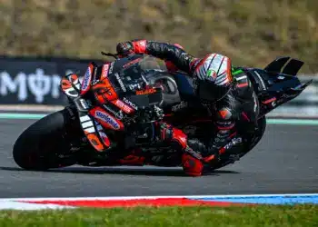 Drámai kvali után Bezzecchié a pole, Márquez az utolsó percekben bukott