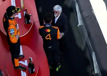 Kiderült, hogy Norris, vagy Piastri oldalán áll-e Ecclestone, az idei világbajnoki harcban