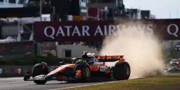 Lando Norris, McLaren, némi felvert porral a Hungaroringen