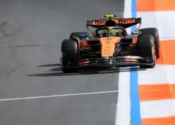 Norris az élen az FP1-en, tündököl az Aston Martin, a Ferrarik bajban