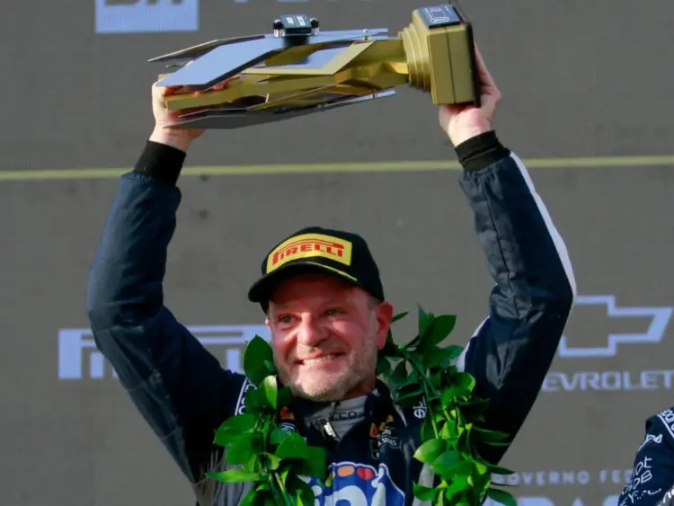 Az egykori F1-es Ferrari-versenyző jött, látott és bajnok lett a hétvégén!
