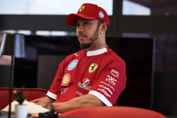 Leclerc figyelmeztetést kapott: Hamilton az ő szívébe is „tőrt döfhet”?