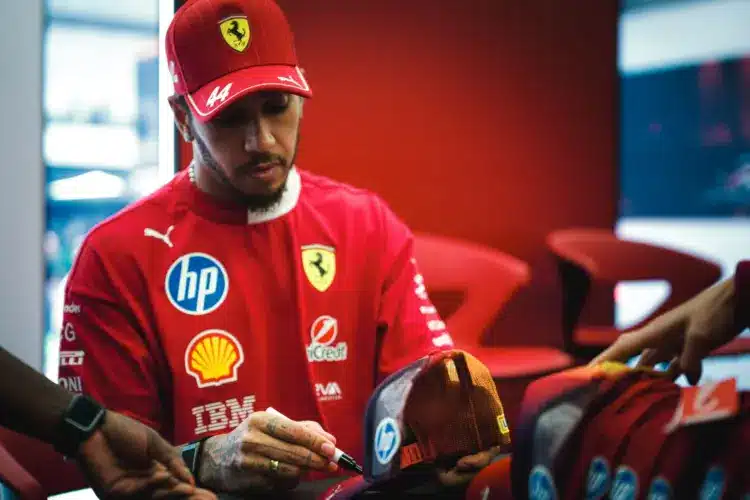 Ezt akarta valójában ma annyira bejelenteni Hamilton az égő gyufával