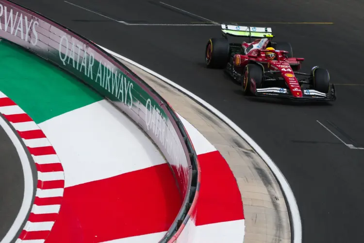 Lewis Hamilton döntő próbatétel előtt áll, hogy megmentse első szezonját vörösben