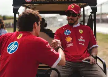 Charles Leclerc egyértelmű figyelmeztetést kapott Lewis Hamilton bejelentése után