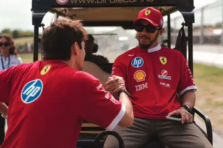 Charles Leclerc egyértelmű figyelmeztetést kapott Lewis Hamilton bejelentése után