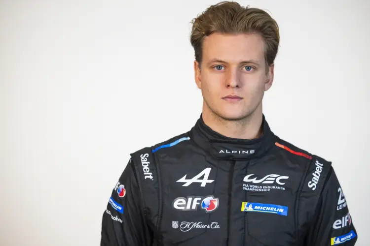 Villeneuve szerint a Cadillacnek el kell felejtenie Schumachert