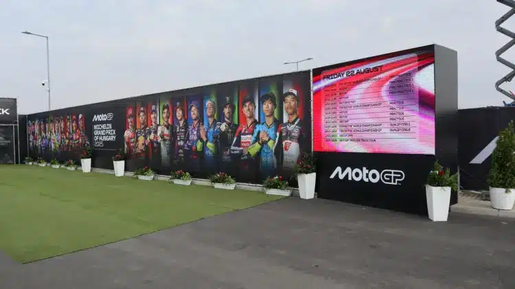 Extrém szoros csata a MotoGP-ben, magyar remeklés a MotoE-ben