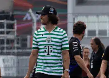 Fradi-mezt húztak és Rubik Kockával játszottak a MotoGP-versenyzők a Balaton Parkban