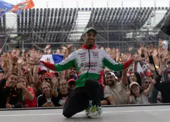 Őrült jó hangulat és magyar szavak a francia sztártól a MotoGP-versenyzők és a szurkolók találkozóján