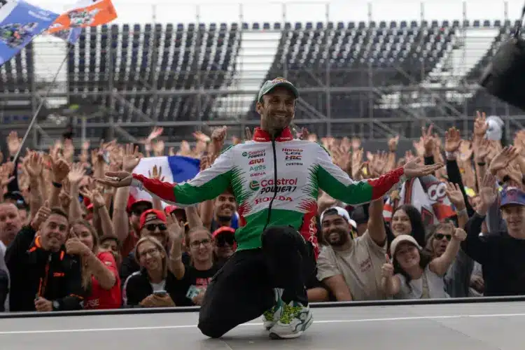 Őrült jó hangulat és magyar szavak a francia sztártól a MotoGP-versenyzők és a szurkolók találkozóján