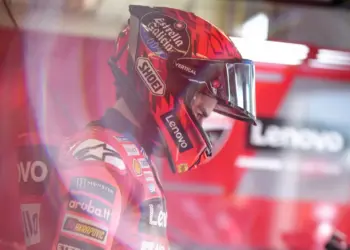 Hiába a sok körön át tartó Aprilia-vezetés, Marc Márquez nyerte az 1000. MotoGP-futamot