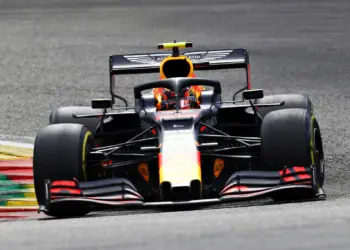 A Red Bull visszaszerezné azt a versenyzőt, akit még Horner rúgott ki