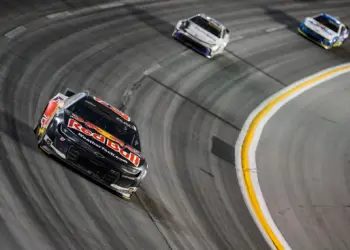 Súlyos sérülést szenvedett a NASCAR-bajnoki éllovasa ünneplés közben