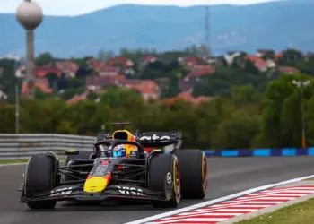 Döntöttek a versenybírák a Verstappen-Hamilton „incidens” ügyében