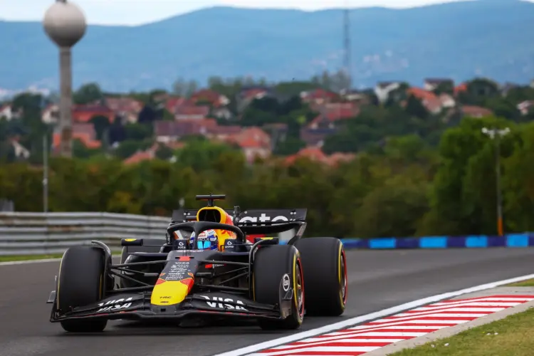Döntöttek a versenybírák a Verstappen-Hamilton „incidens” ügyében