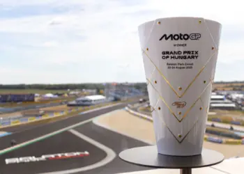A MotoGP-ben ezért az impozáns trófeáért küzdenek a Balaton Park Circuiten