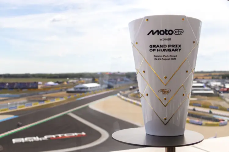 A MotoGP-ben ezért az impozáns trófeáért küzdenek a Balaton Park Circuiten