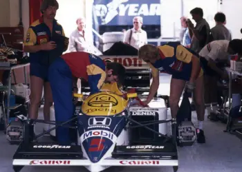 A bajnoki Honda Williams FW11 restaurálásának története – videó
