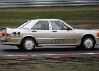 Aukcióra kerül Senna Mercedes-Benz 190E-je