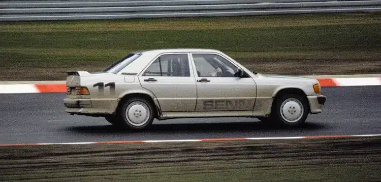 Aukcióra kerül Senna Mercedes-Benz 190E-je