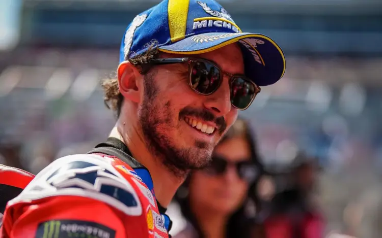 Bagnaia visszatért: magabiztos sprintgyőzelem Marc Márquez előtt – a vb-második pont nélkül maradt