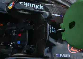 Piastri beérheti Senna és Häkkinen mérföldkövet jelentő McLaren F1-es rekordjait