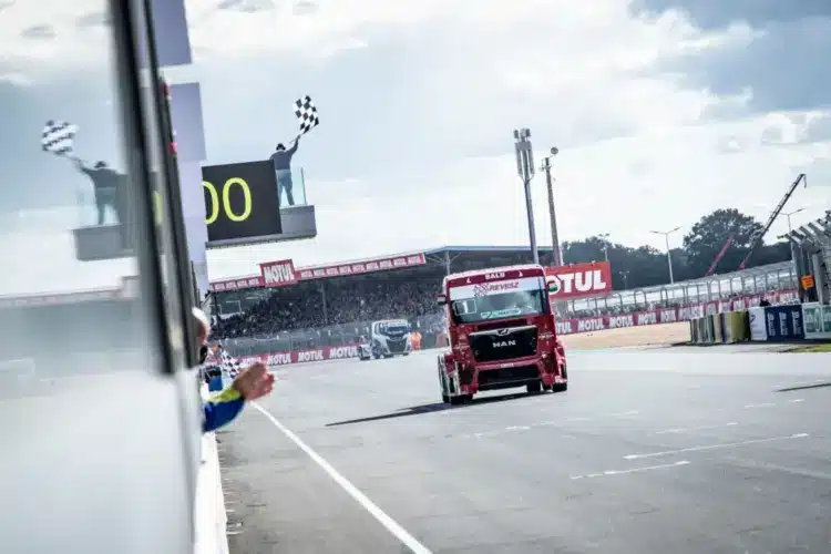 Sporttörténelmet írhat Kiss Norbert és a Révész Racing