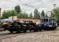 Forma-1-es autók a belvárosban – négy kerék helyett síneken