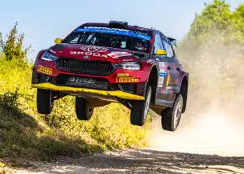 Fia után az idősebb Jos Verstappen is 17 év várakozás után bajnok lett