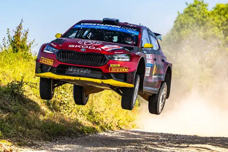 Fia után az idősebb Jos Verstappen is 17 év várakozás után bajnok lett Fia után az idősebb Jos Verstappen is 17 év várakozás után bajnok lett