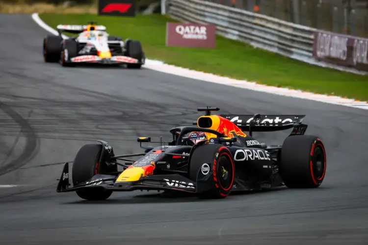 Verstappen: „A Red Bullnak nem a Racing Bullsszal kellene küzdenie”