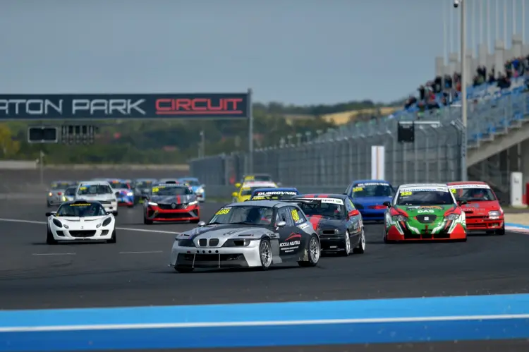 Bukfenc, bunyók, bajnokavatások a Balatonnál Bukfenc, bunyók, bajnokavatások a Balatonnál