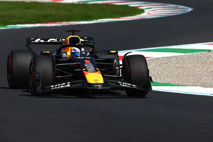 Verstappen tört borsot a McLarenek orra alá a Ferrari hazájában szombaton