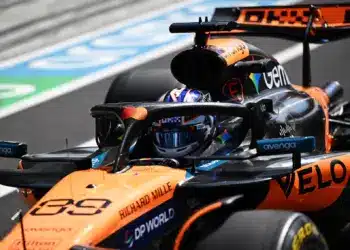 Elengedte a McLaren a tehetsége kezét, aki feltehetően a Red Bullba tart!