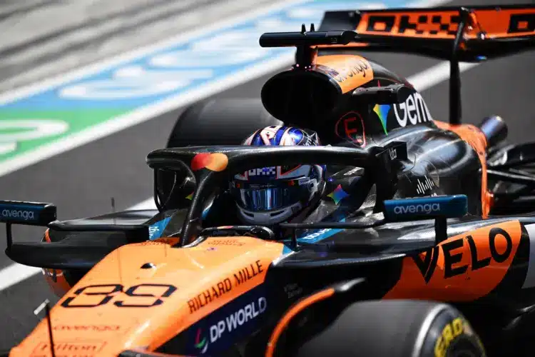 Elengedte a McLaren a tehetsége kezét, aki feltehetően a Red Bullba tart! Elengedte a McLaren a tehetsége kezét, aki feltehetően a Red Bullba tart!