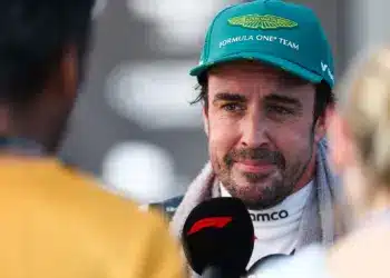 Alonso figyelmezteti a McLaren duóját, hogy érkezik Verstappen